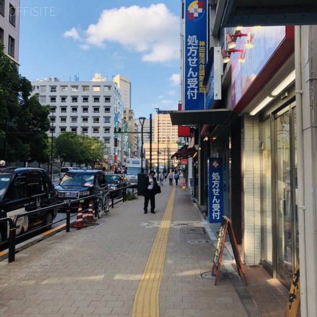 駿河台アライビル ビル前面道路