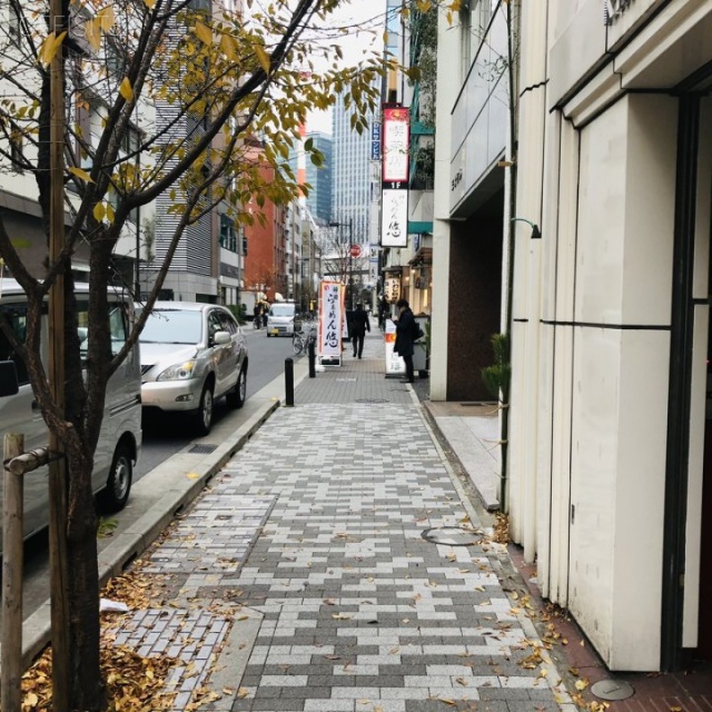 津島ビル ビル前面道路
