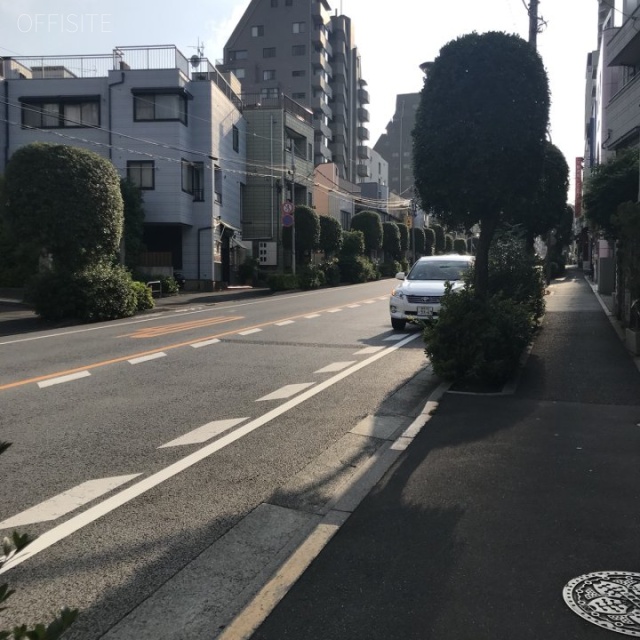 牛込ハイムビル ビル前面道路