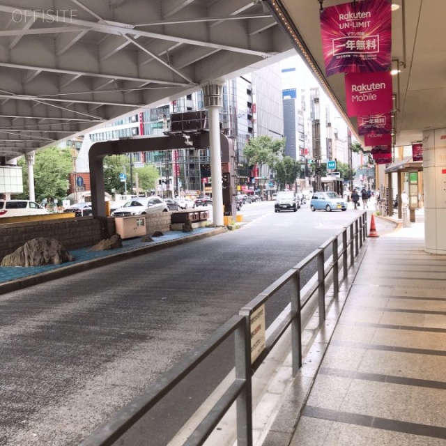 GINZA5ビル ビル前面道路