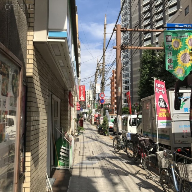 クレストワンビル ビル前面道路