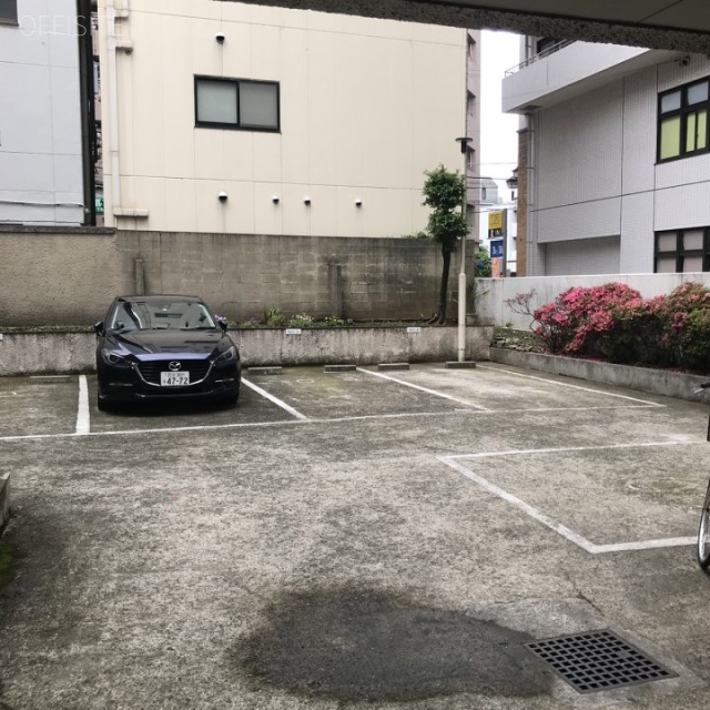 鶯谷上原ハイツ 駐車場