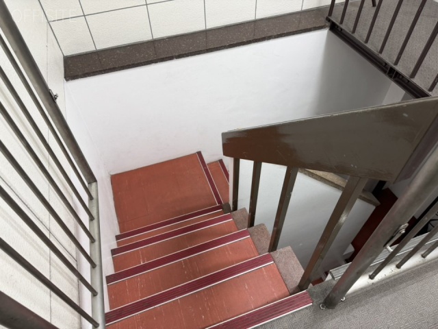 全漁業ビル　階段