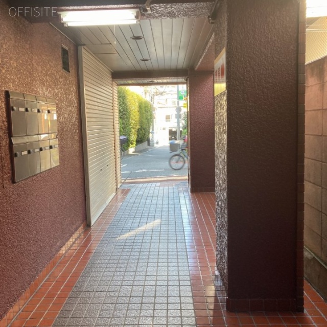 高橋ビル エントランス
