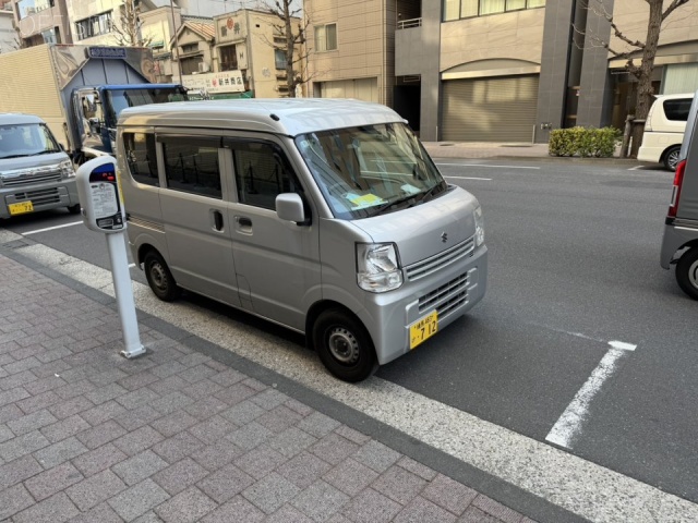 第2早川ビル　前面に白枠駐車場