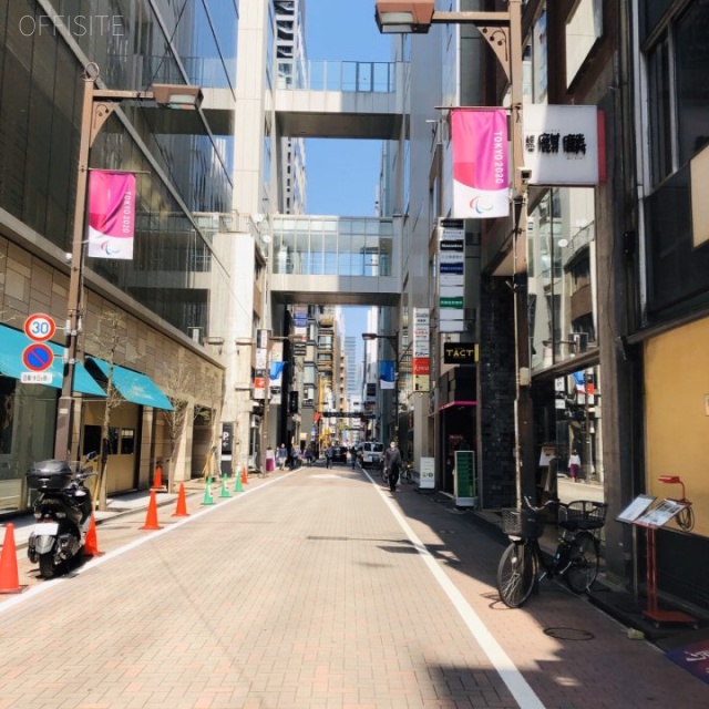 方圓ビル ビル前面道路