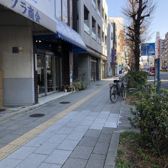 酒井ビル ビル前面道路