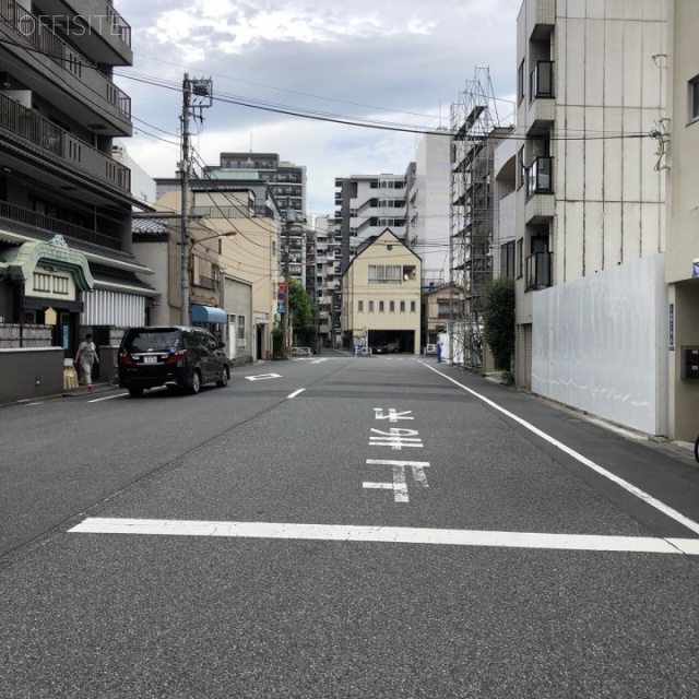 仲村ビル ビル前面道路