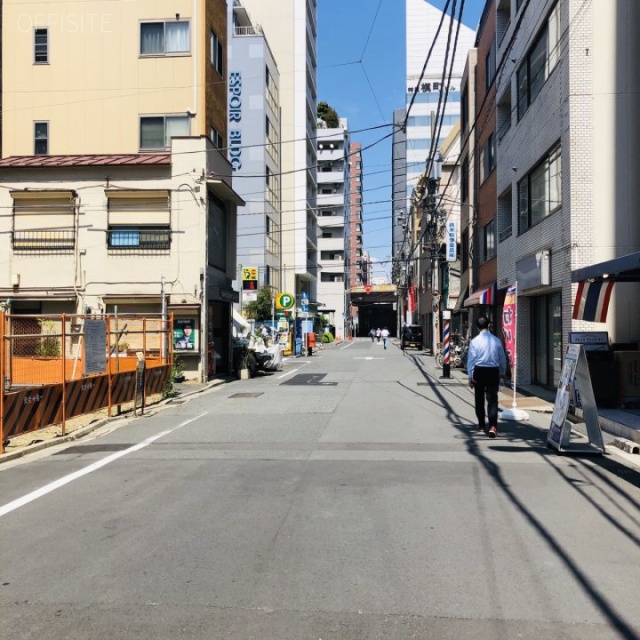 英(はなぶさ)ビル ビル前面道路