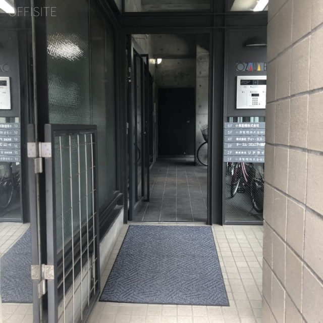小沢ビル エントランス