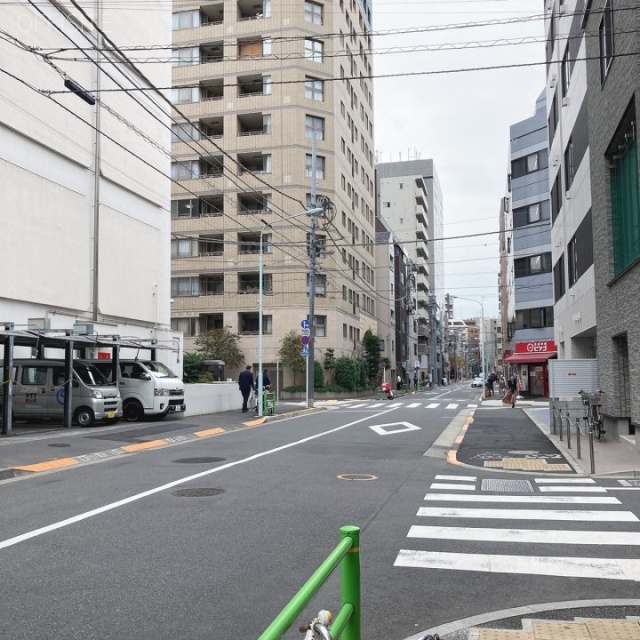 あぐいビル ビル前面道路