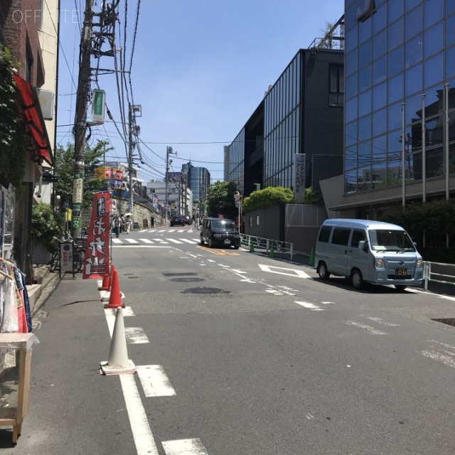 秀幸ビル ビル前面道路