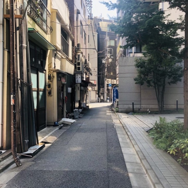 星座ビル ビル前面道路