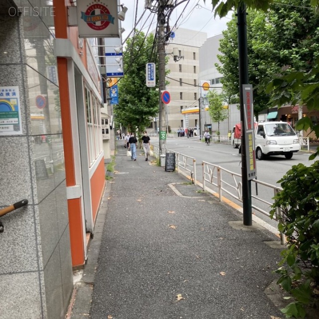 代々木山陽ビル ビル前面道路