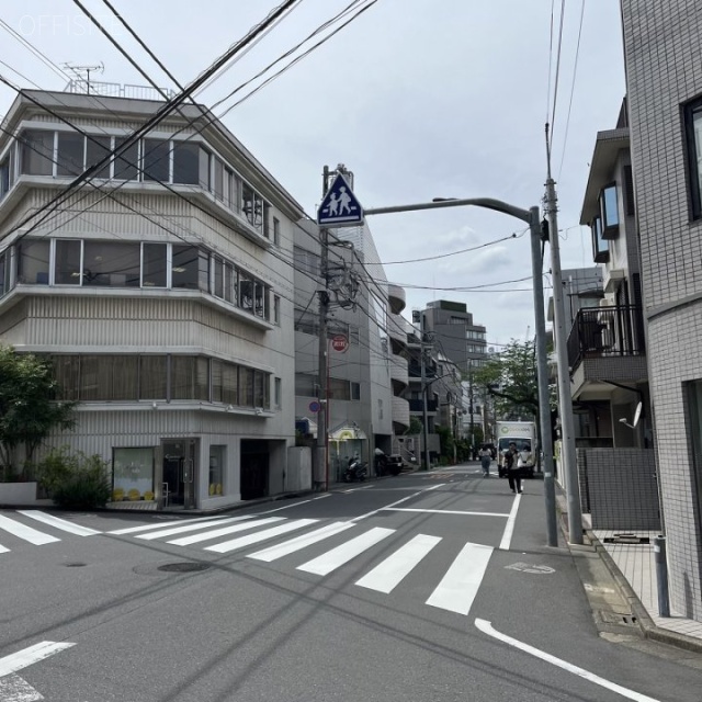 雅ビル 前面道路