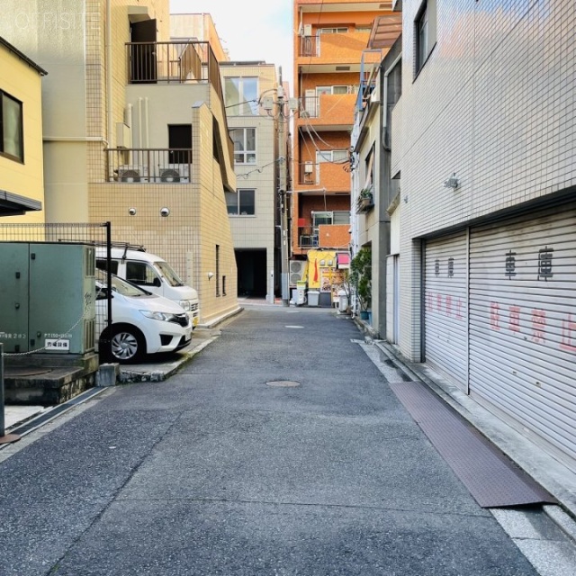 ニューシティハイツ飯田橋　背面道路