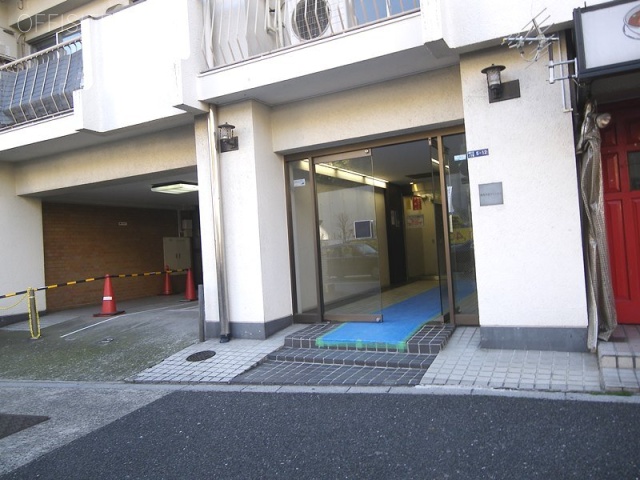 波田野ビル エントランス