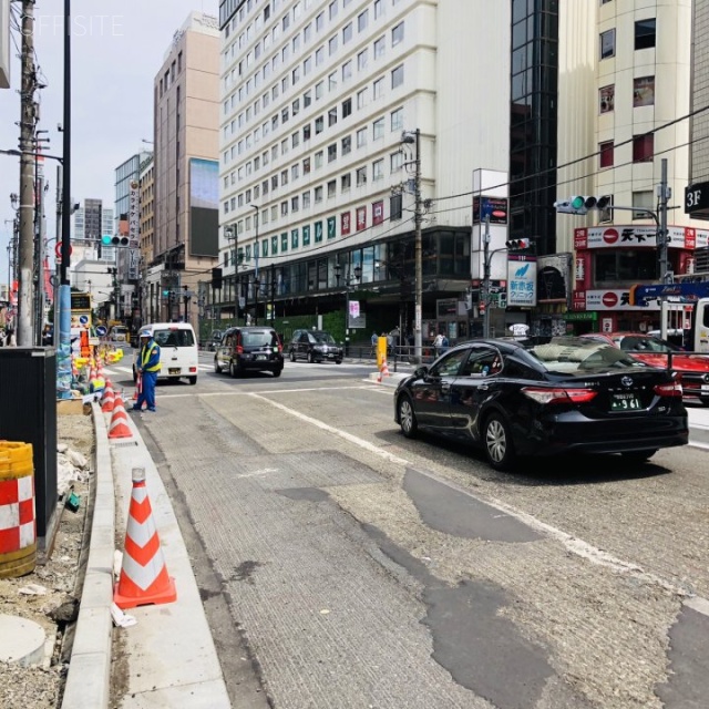 VORT六本木briller ビル前面道路