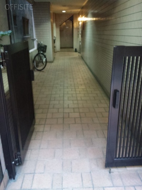 門前ビル 通路