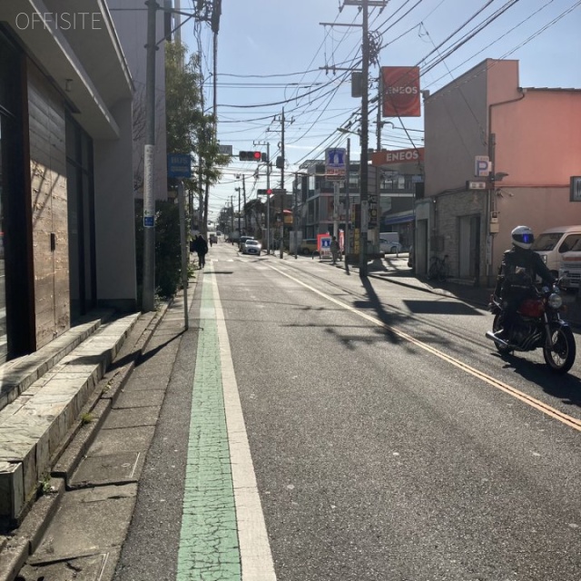 ZOOM自由が丘 ビル前面道路