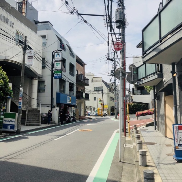 ハイツ赤坂 ビル前面道路