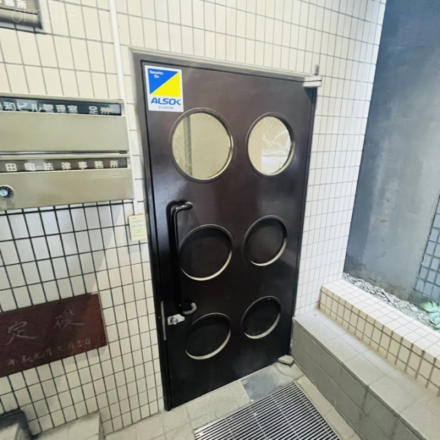 山和ビル エントランス
