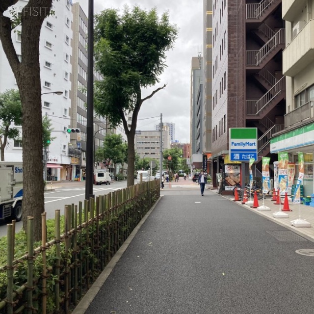 正栄プラザビル 前面歩道