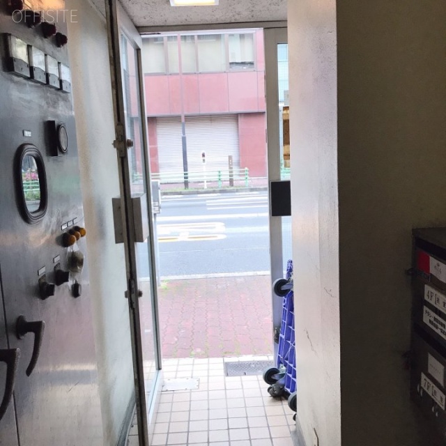 東新ビル エントランス