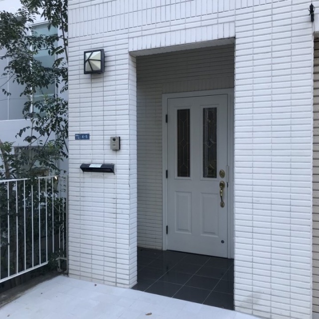 港区南青山三丁目ビル エントランス