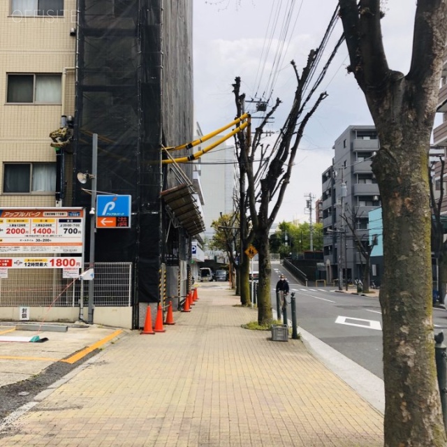 ディックビル ビル前面道路