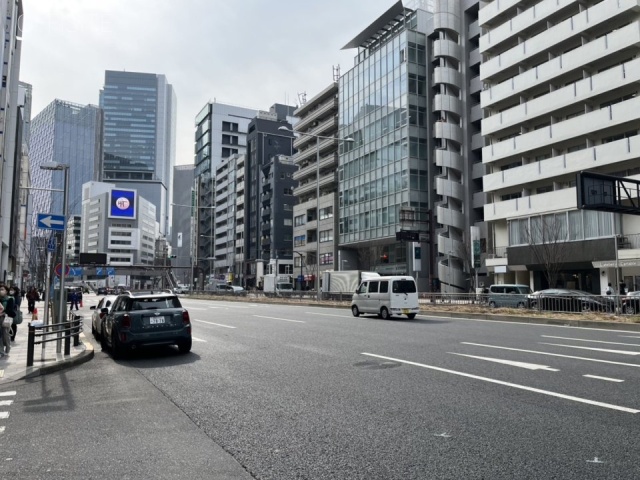 コエル渋谷青山通り 正面は青山通り