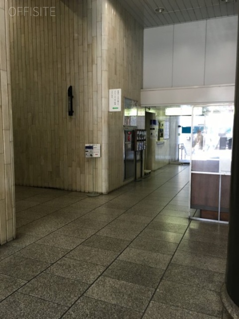 岩波神保町ビル エントランスホール
