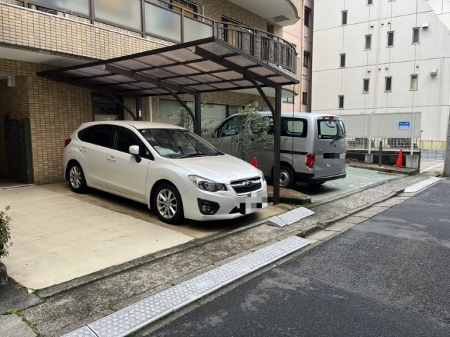 本郷エビヌマビル　駐車場