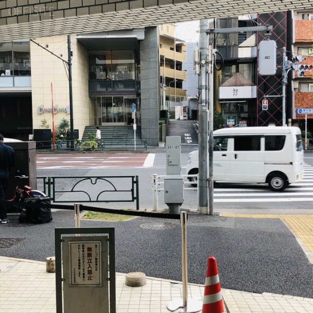 ヒルズ代官山 ビル前面道路
