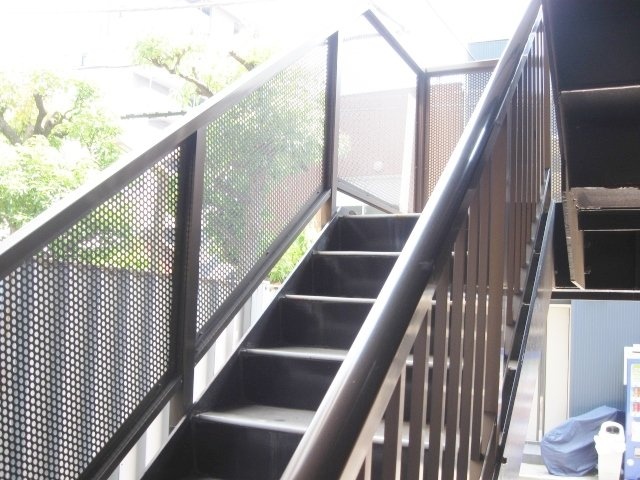 芝KIビル 階段