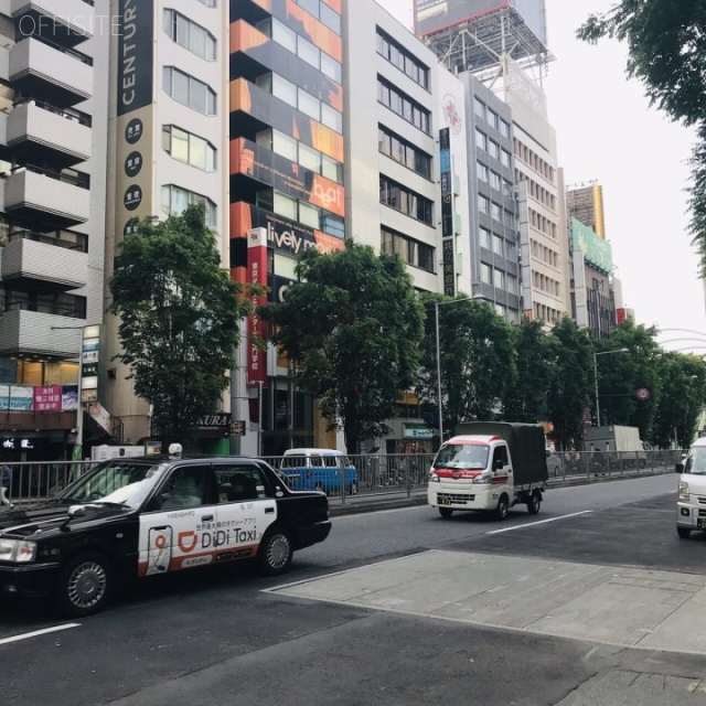 東急渋谷一丁目ビル　ビル前面道路 明治通り