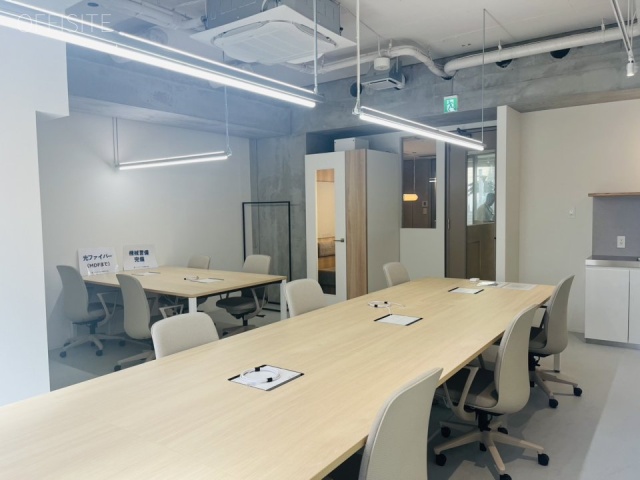 NOVEL WORK Shibadaimon　内装