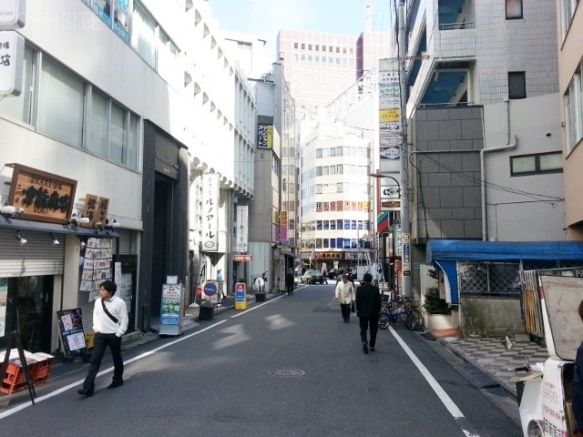 オークプラザビル ビル前面道路