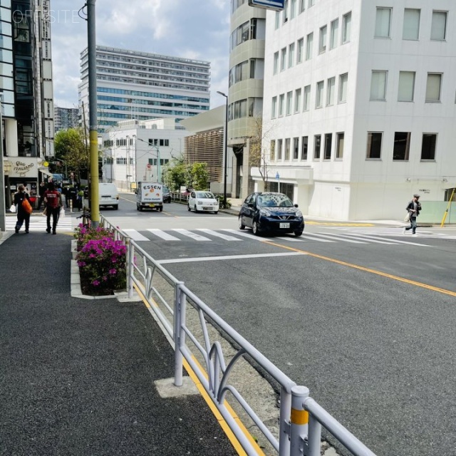 八千代ビル ビル前面道路