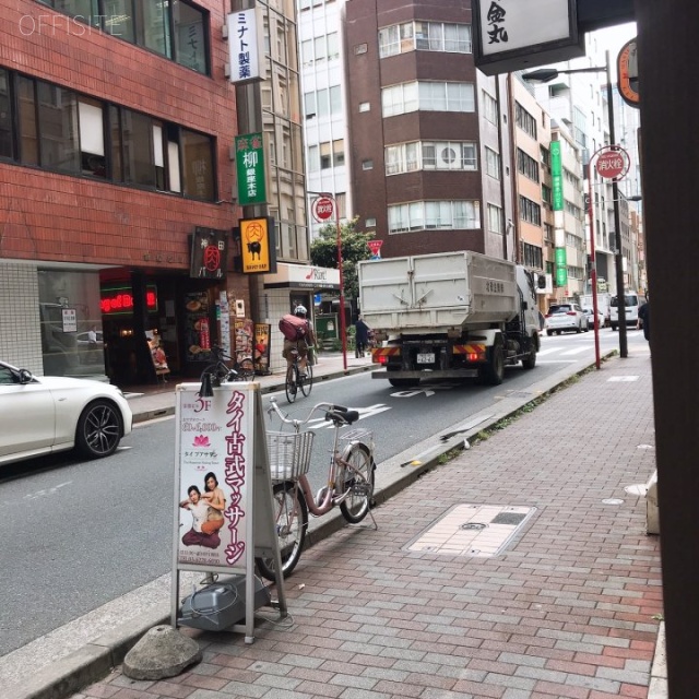栄楽ビル ビル前面道路