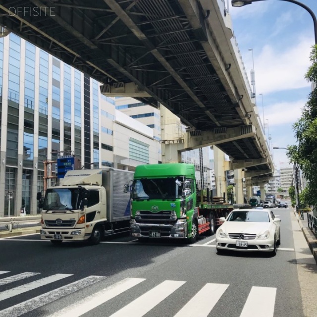 木場KIビル ビル前面道路