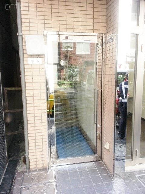 染谷ビル エントランス