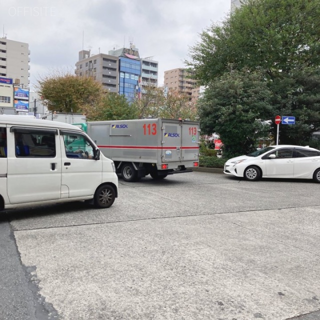 都ビル ビル前面道路