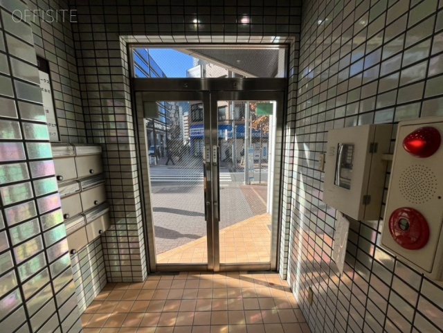 根本ビル エントランス