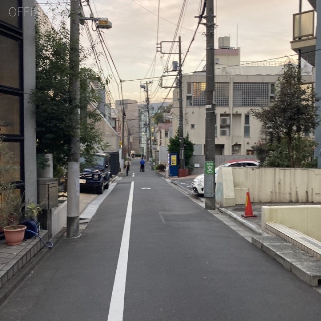 パレドール原宿ビル ビル前面道路