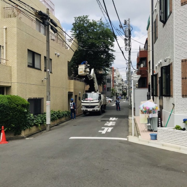ムツミビル　ビル前面道路