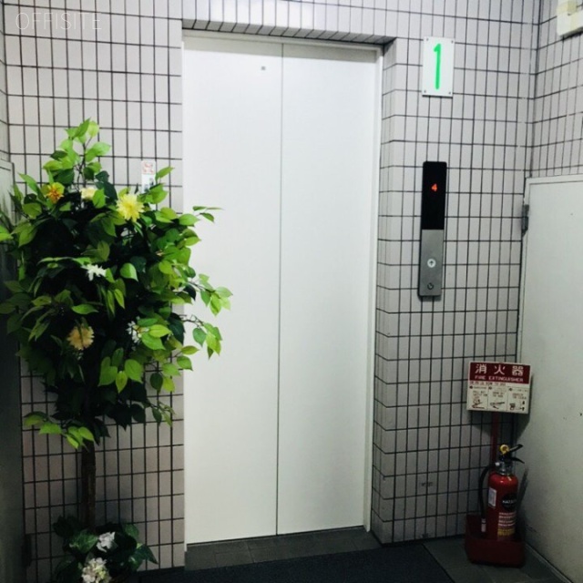 K&N麻布 エレベーター