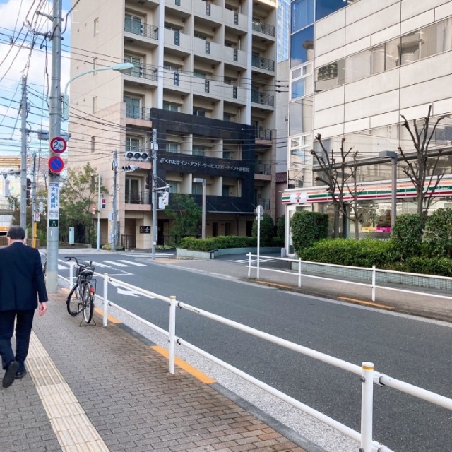 小林ビル ビル前面道路