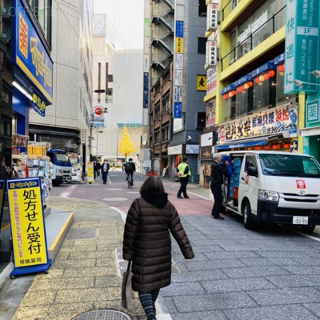 井門西新宿ビル ビル前面道路