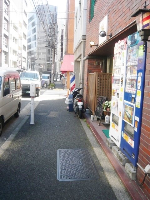 上田ビル ビル前面道路